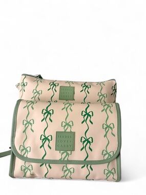 Tender Love and Carry Green Bow Travel Set